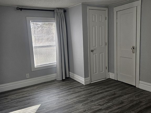 5th image of 726 W Kerr St