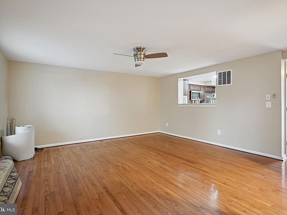 5th image of 16935 Monmouth Ct