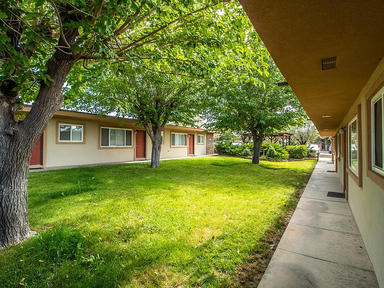 2704 N Dustin Ave — Photo 4