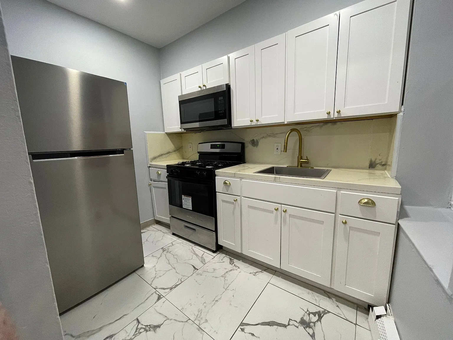 3 bed, 1000 sqft, $2,550 — Photo 1