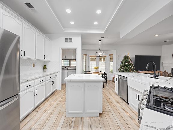 5th image of 10125 Pavilion Dr