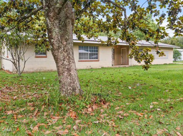 893 8th St, Chipley, FL 32428