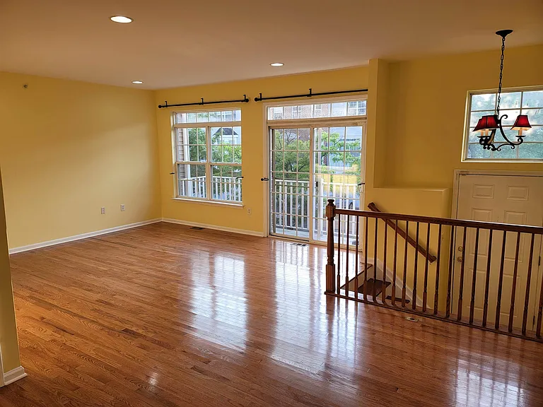 8 McMartin Ct — Photo 3