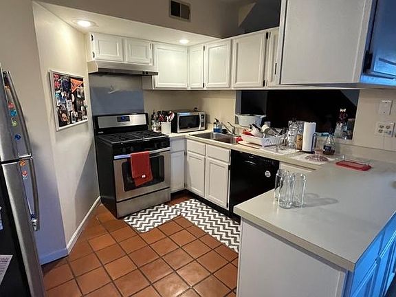 4th image of 2010 N Fremont St Unit 3