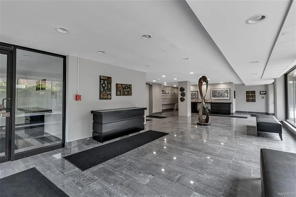 1 bed, 1.5 bath, 867 sqft, $2,000 — Photo 3