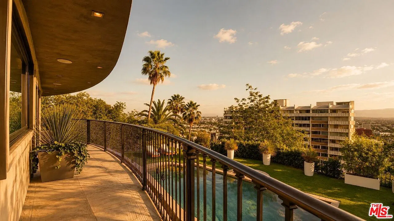 6 bed, 7.0 bath, 6700 sqft, $60,000 — Photo 1