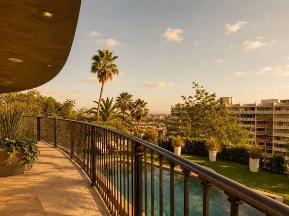 8740 Saint Ives Dr, West Hollywood, CA 90069