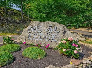 17 Gothic Ledge, Lockport, NY