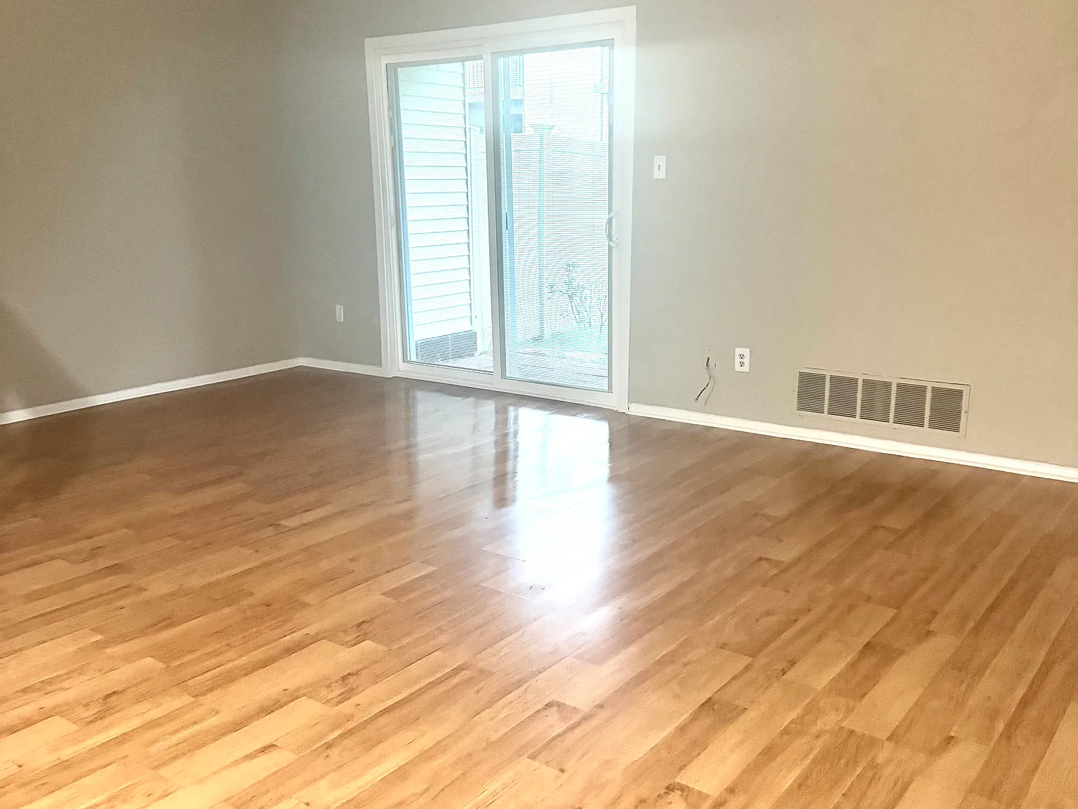 3 bed, 1.5 bath, 1469 sqft, $2,800 — Photo 1