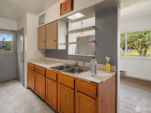 3rd image of 7010 Fawcett Avenue