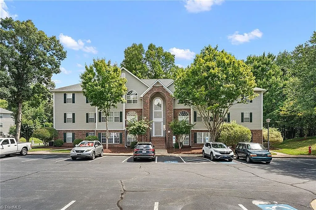 2 bed, 1106 sqft, $1,399 — Photo 1