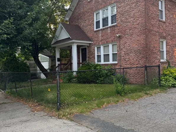 30-32 Colchester St, Springfield, MA 01109