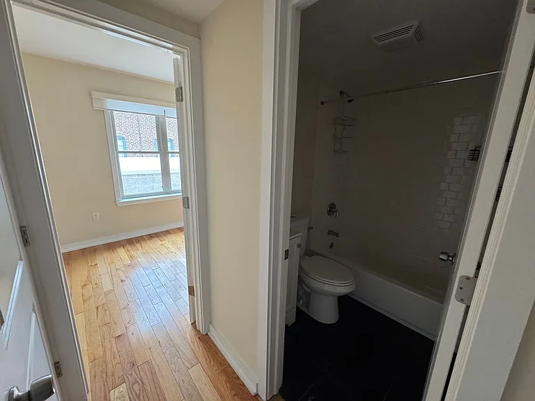 4442 Cresson St — Photo 12