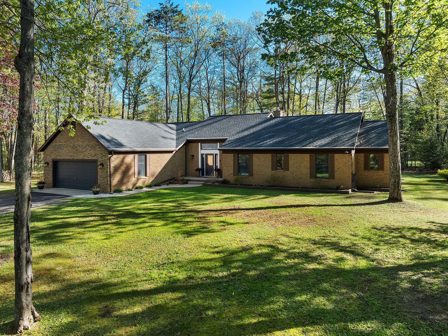 6211 Link Blvd, Indian River, MI 49749 | Zillow