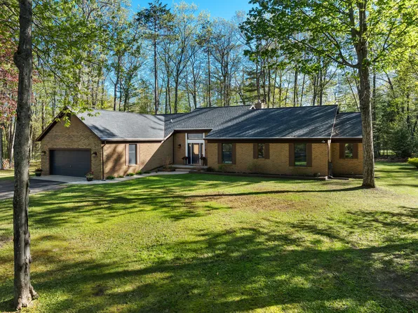 6211 Link Blvd, Indian River, MI 49749