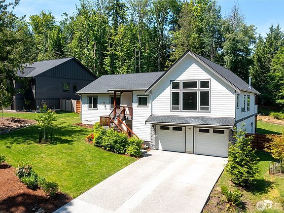 5th image of 989 Lakewood Lane