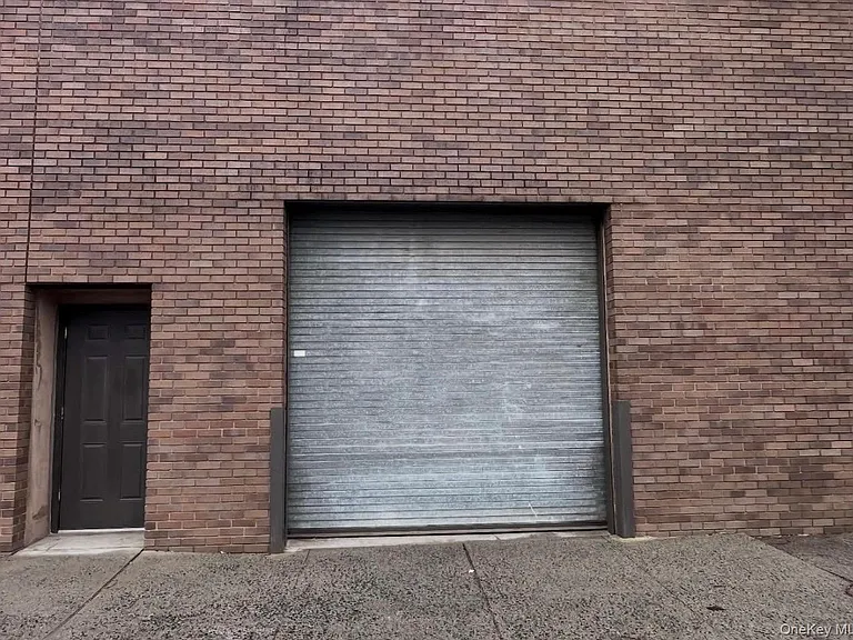 496 City Island Ave — Photo 5