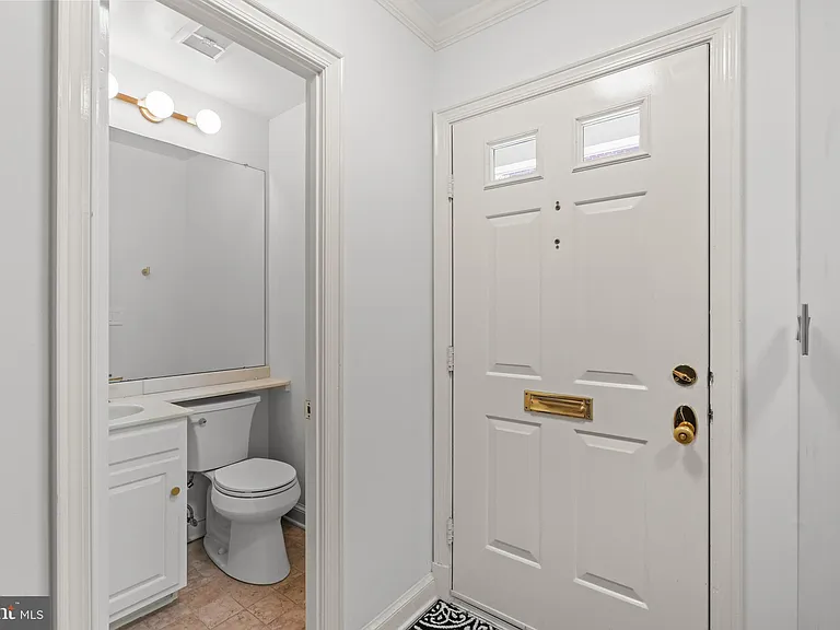 4422 Westover Pl NW — Photo 5