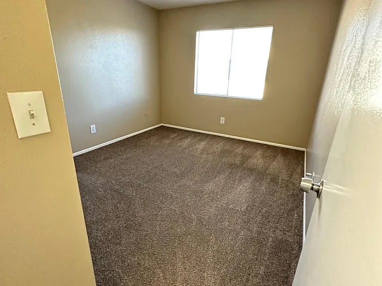 5830 N 48th Dr — Photo 10