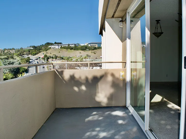 1190 W. Hillsdale Blvd. — Photo 16