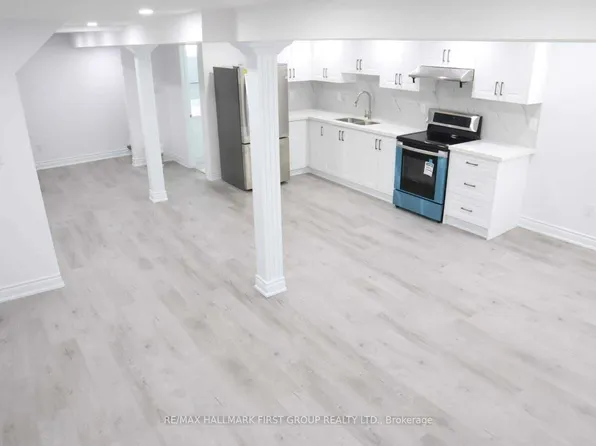 1627 Baggins St, Pickering, ON L1X 2C9