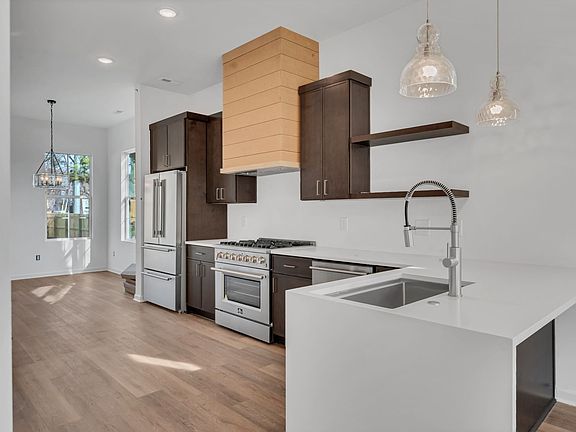4th image of 417 Cumberland Ave