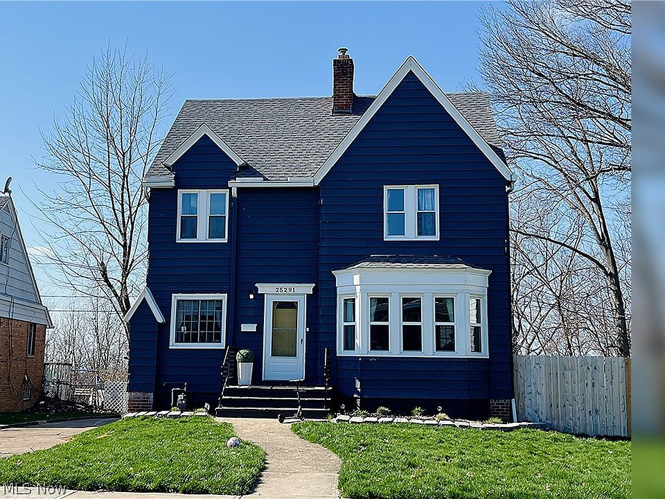 1st image of 25291 Chatworth Dr