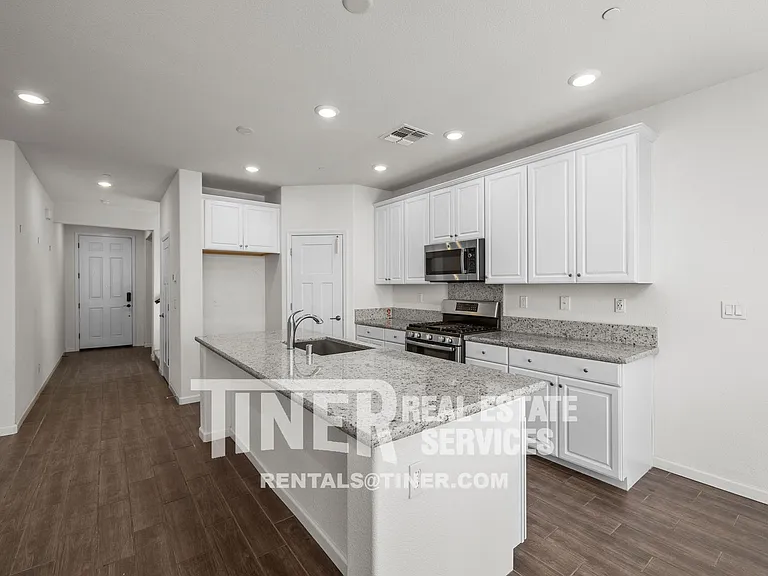 8082 Avanti Dr — Photo 16