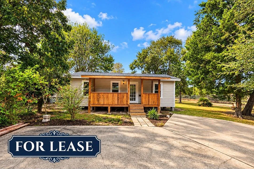 3 bed, 1.0 bath, 1280 sqft, $1,750 — Photo 1