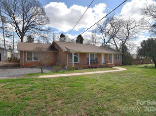 8723 Larchmont Cir, Charlotte, NC 28214