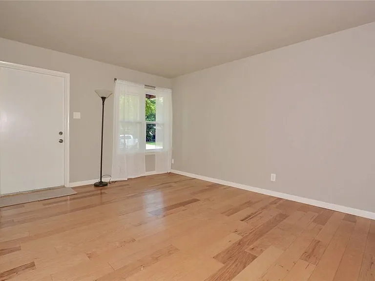 1408 Broadmoor Dr — Photo 3