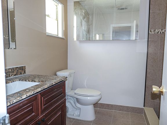 5th image of 128 NW 10th Ct
