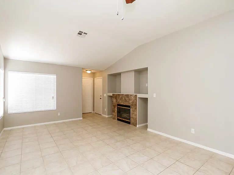 5560 Merriweather Dr — Photo 2
