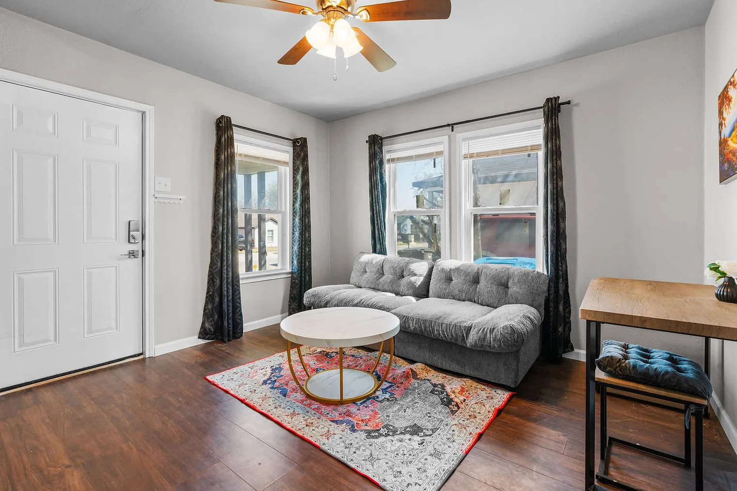 1 bed, 1.0 bath, 990 sqft, $2,139 — Photo 2