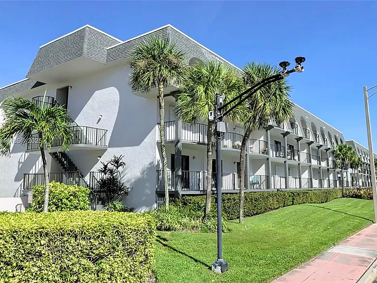 4013 N Ocean Dr #102 — Photo 3