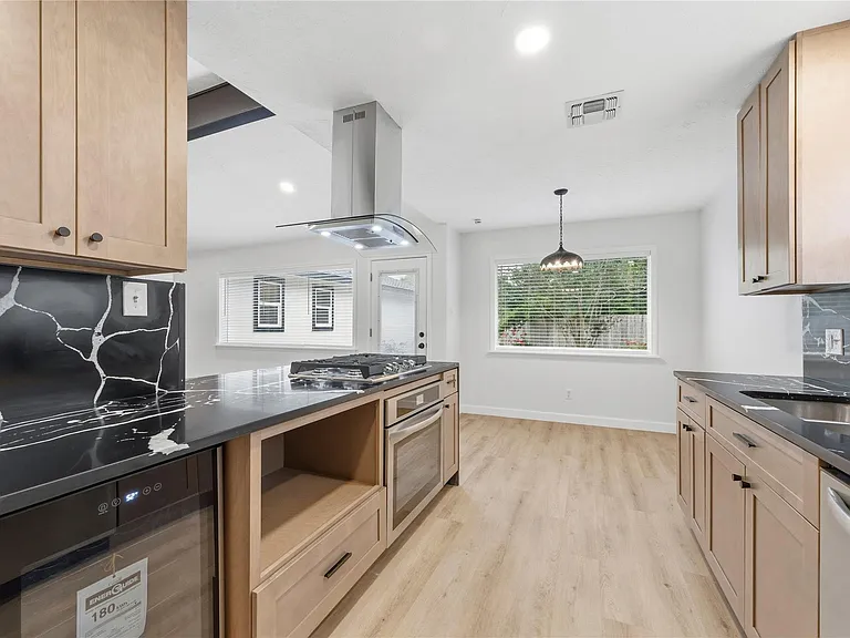 9607 Kemp Forest Dr — Photo 11