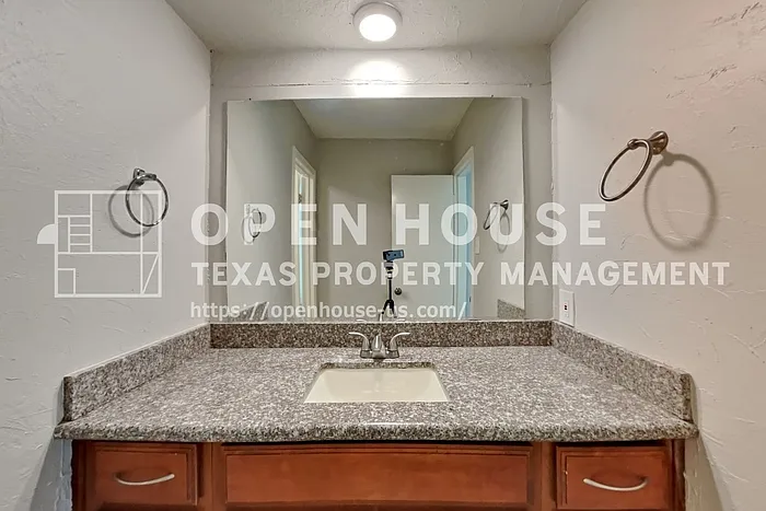14922 Spring Lake Dr — Photo 11