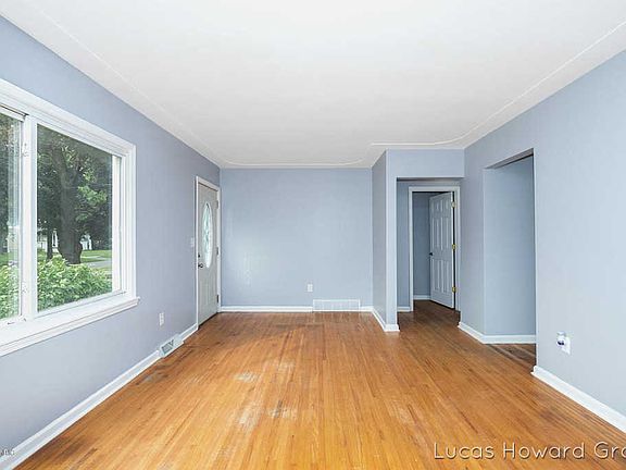 4th image of 113 Farnham St SE