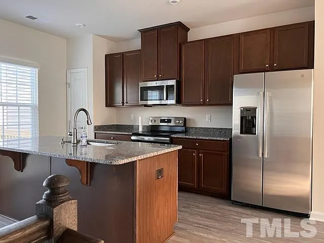 1019 Romeria Dr — Photo 6