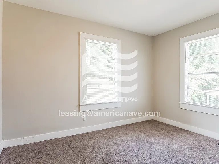 1548447_009_wm_-_main_bedroom_12972354.jpg