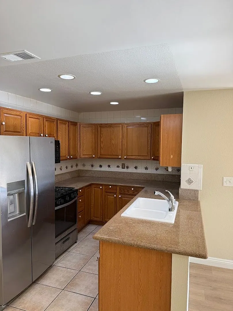 Beautiful 3 Bedroom, 2 Bathroom, Simi Valley Condominium, Ready for Move-In! — Photo 3