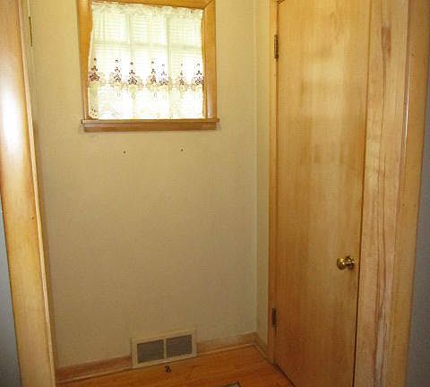 3rd image of 505 3rd St SE