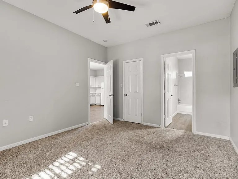 1521 Bagby Ave #C — Photo 18
