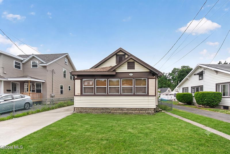 2nd image of 24 Maplewood Avenue