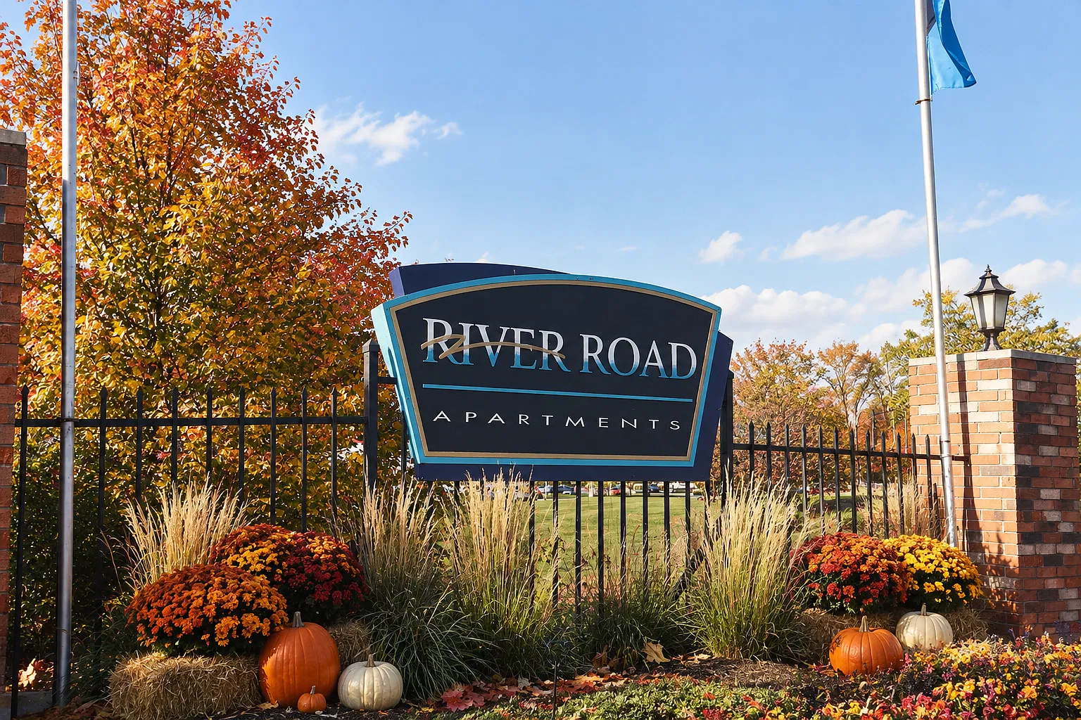 River Road Court — Photo 1