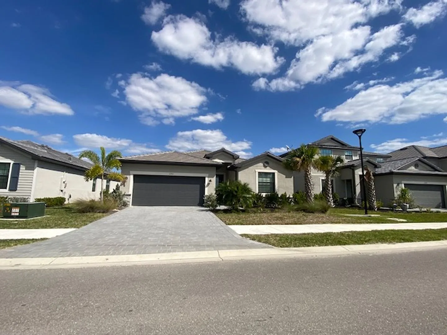 4 bedroom 3 bathroom home in Timber Creek — Photo 2
