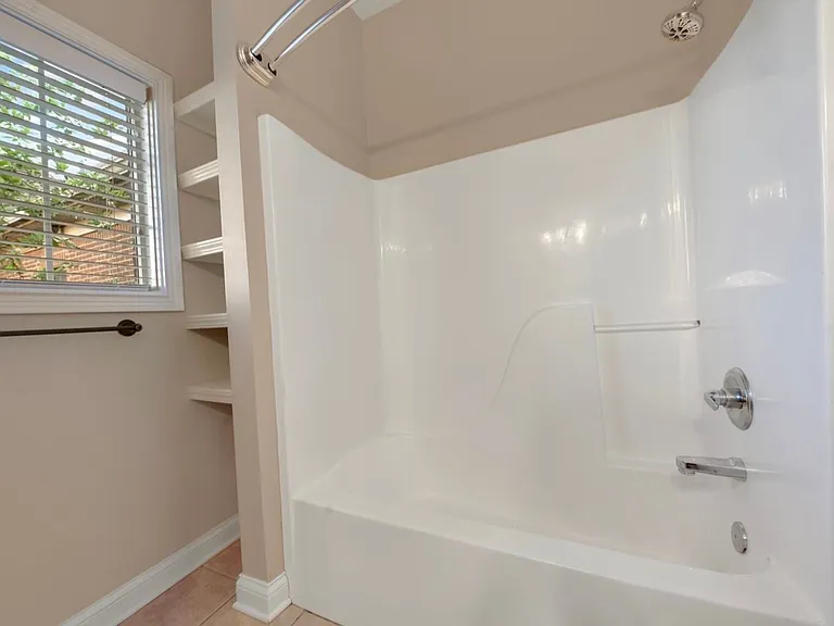 807 E Main St — Photo 31