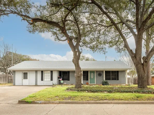 1407 Skrivanek Dr, Bryan, TX 77802