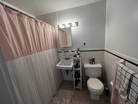 Rented by Salon Realty Corp | media 4