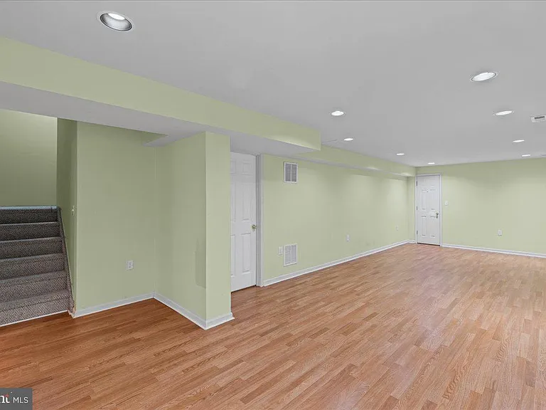 302 Wellington Park Dr — Photo 24